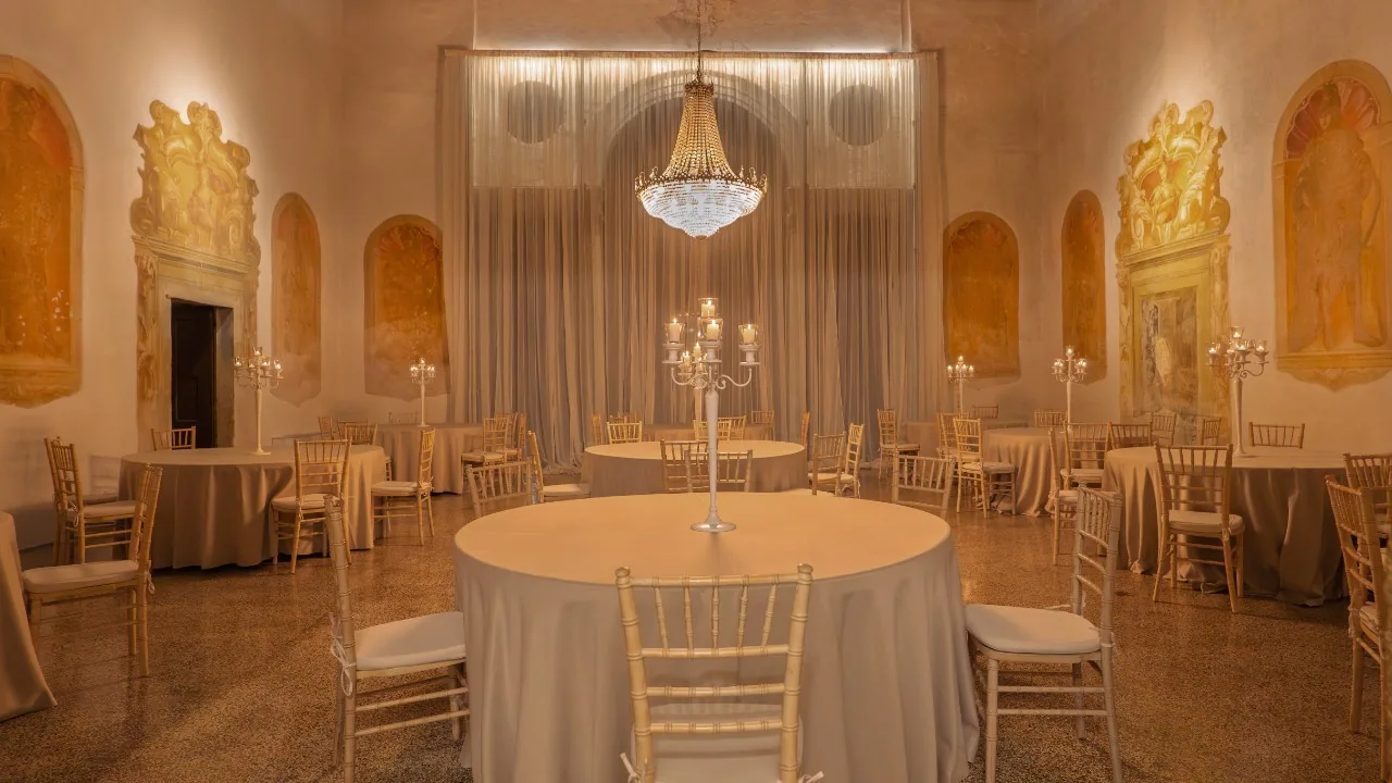 Sala della villa allestita per un ricevimento